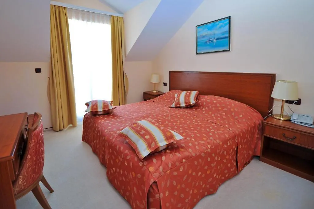 **** Hotell Villa Kastel Povljana Kroatien